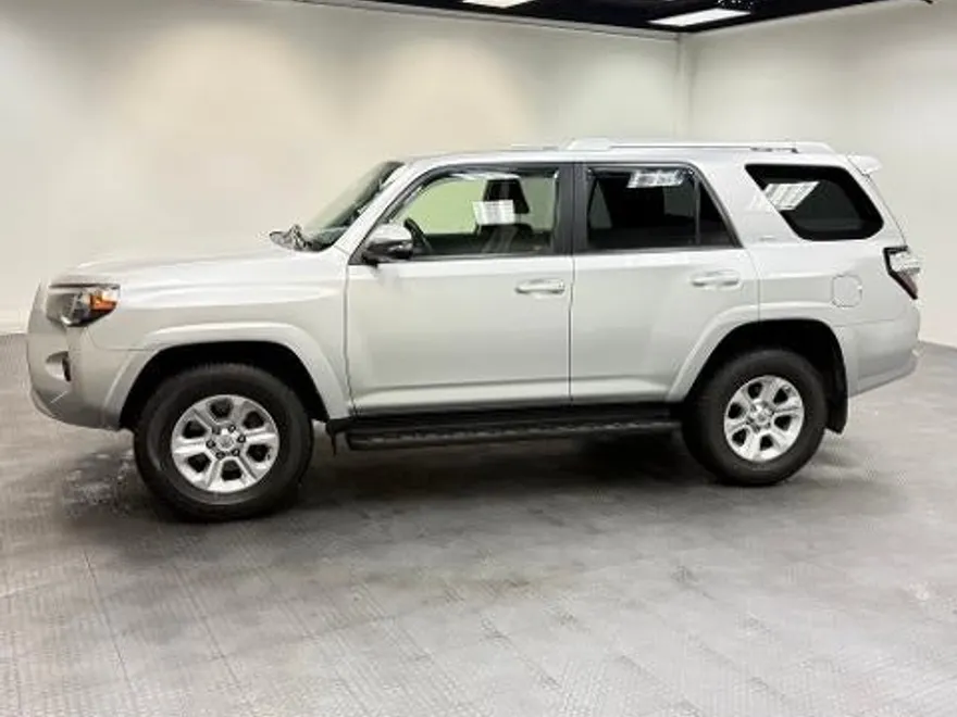 2018 Toyota 4Runner SR5 photo 1
