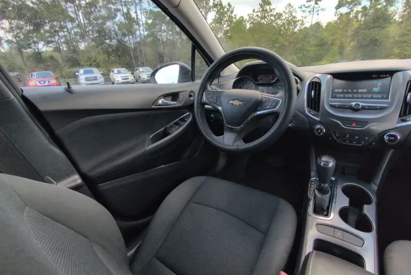 2016 Chevrolet Cruze LT photo 1