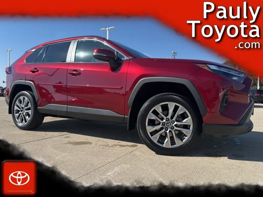 2022 Toyota RAV4 XLE Premium photo 1