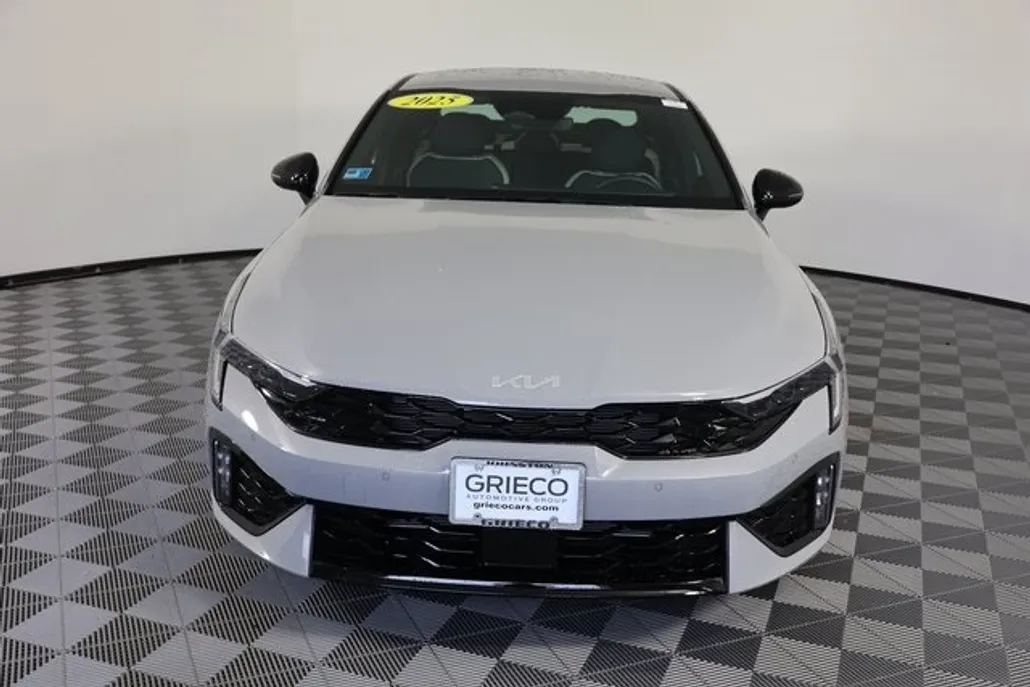 2025 Kia K5 GT-Line photo 1