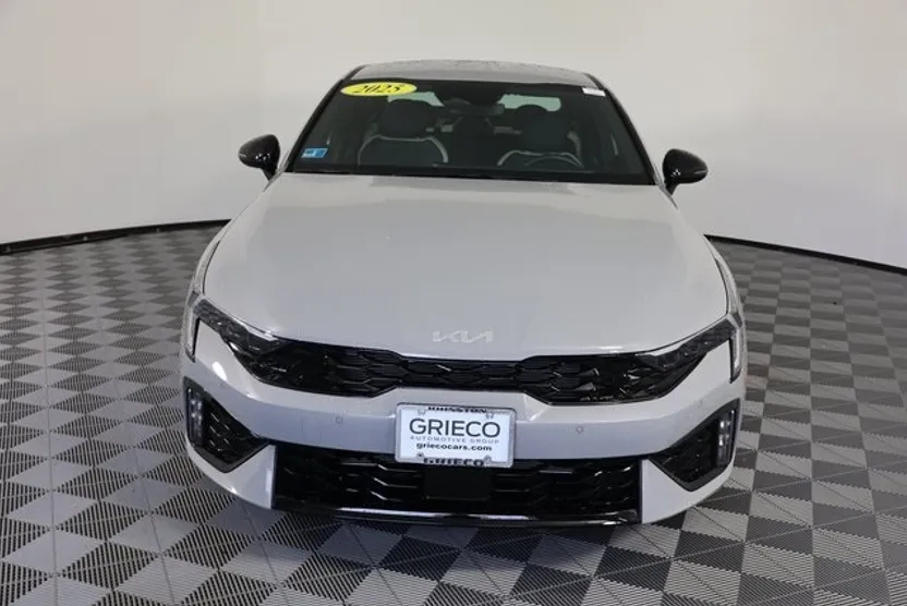 2025 Kia K5 GT-Line photo 1