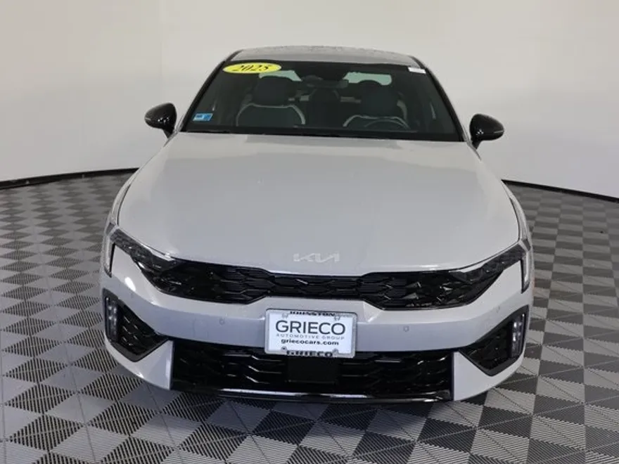 2025 Kia K5 GT-Line photo 1