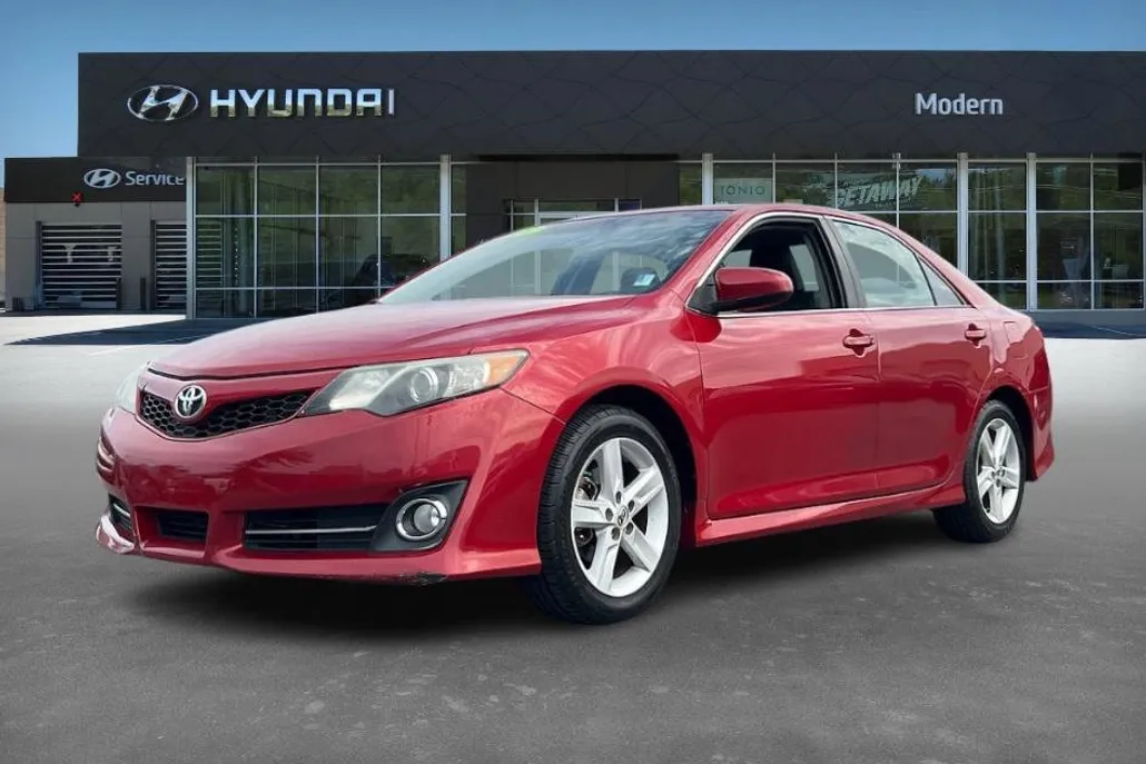 2014 Toyota Camry L photo 1