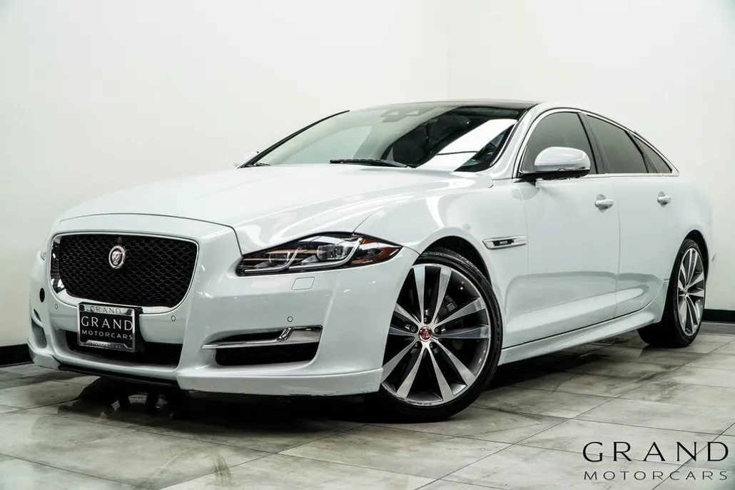 2019 Jaguar XJ R-Sport photo 1