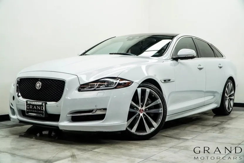 2019 Jaguar XJ R-Sport photo 1