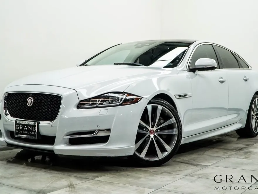 2019 Jaguar XJ R-Sport photo 1