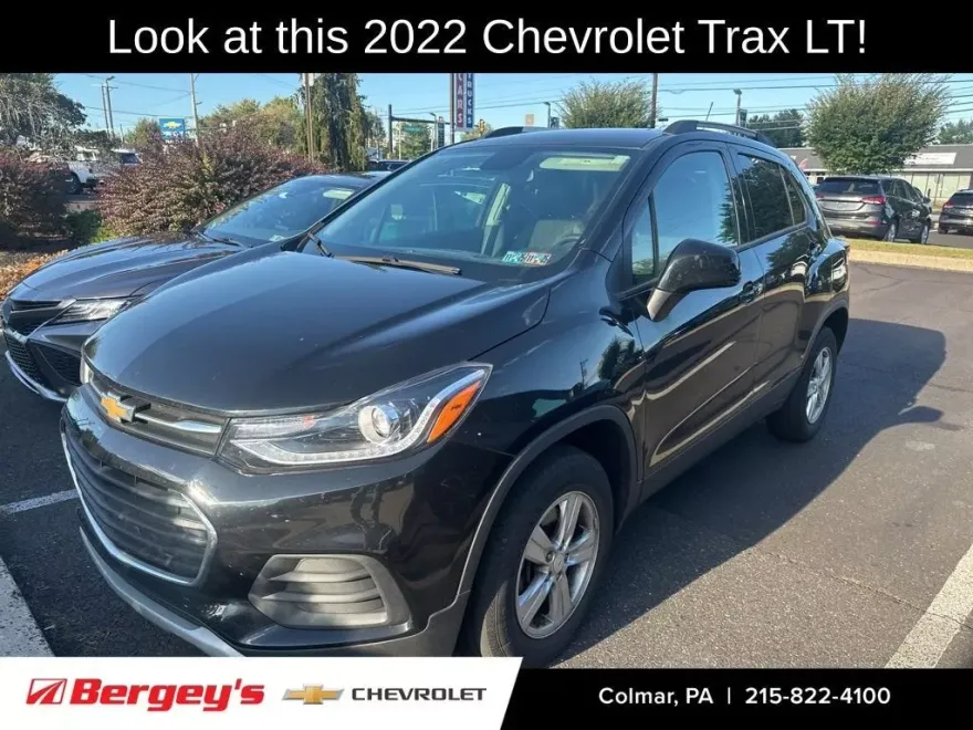 2022 Chevrolet Trax LT photo 1