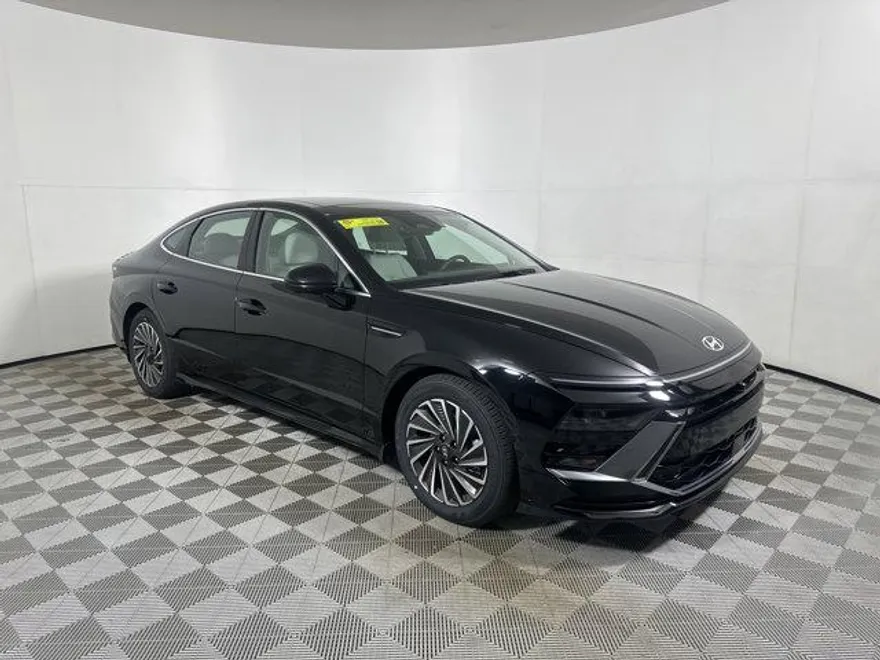2025 Hyundai Sonata Hybrid Limited photo 1