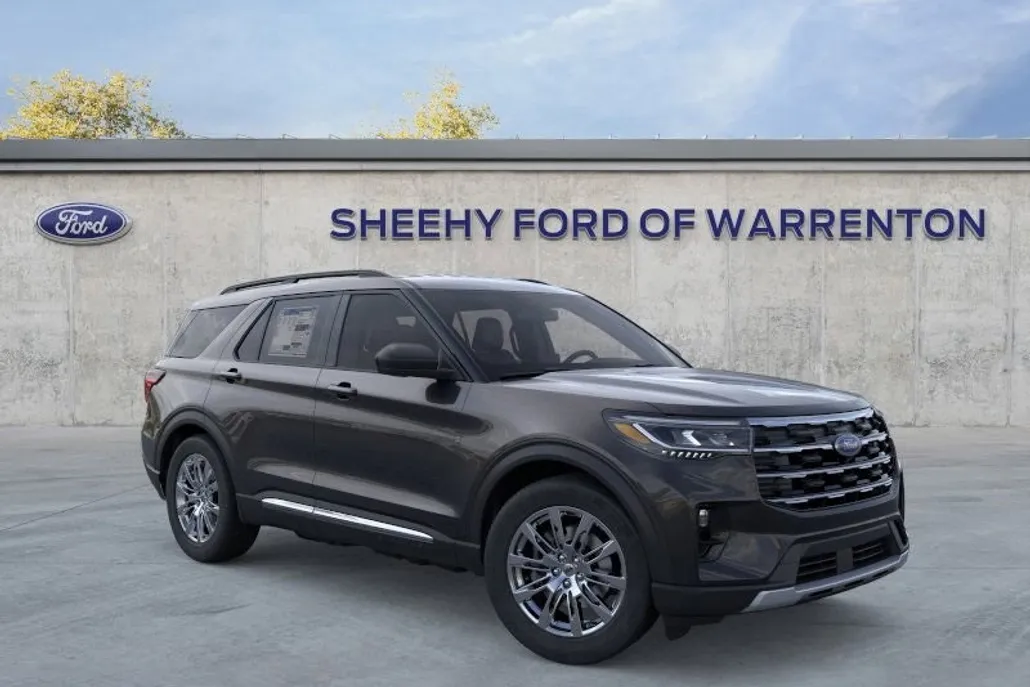 2025 Ford Explorer photo 1