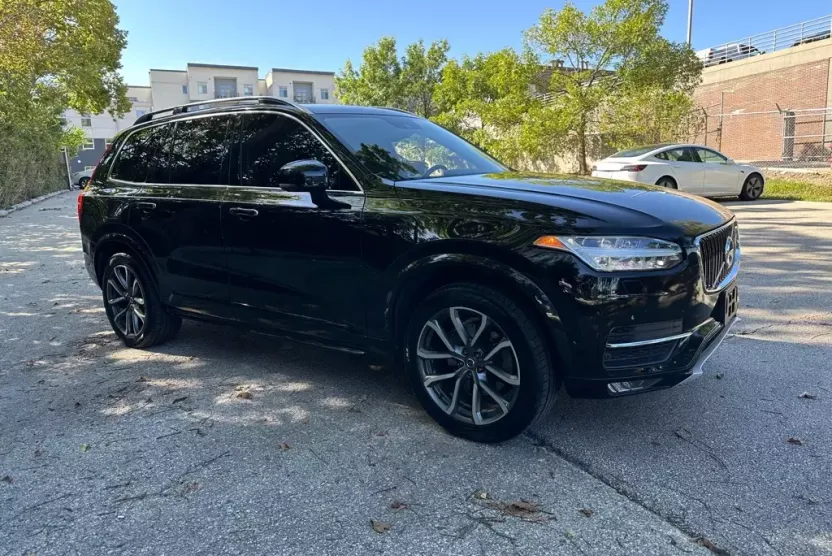 2017 Volvo XC90 T6 Momentum photo 1