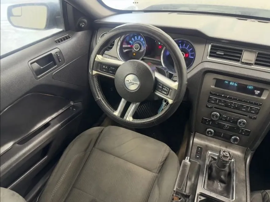 2013 Ford Mustang V6 photo 14