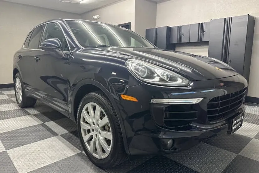 2015 Porsche Cayenne S photo 1