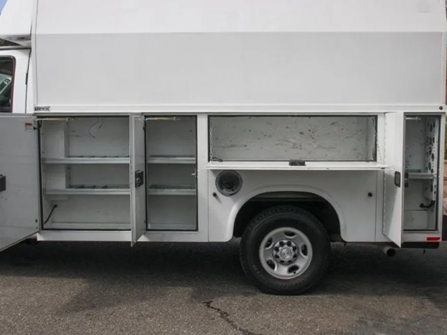 2017 Chevrolet Express 3500 Work Van photo 1
