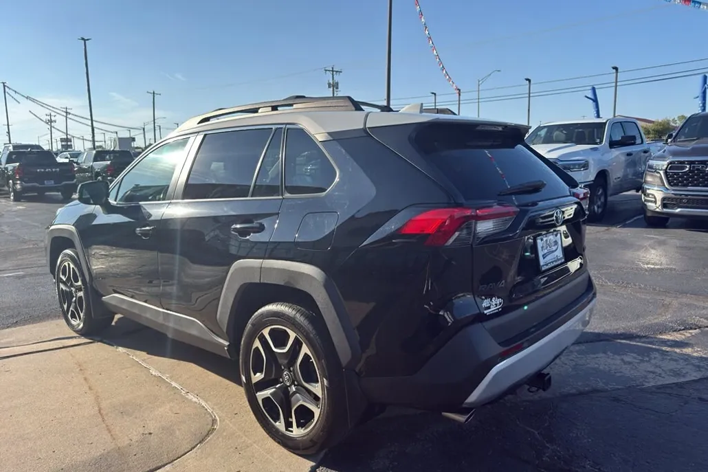 2019 Toyota RAV4 Adventure photo 1