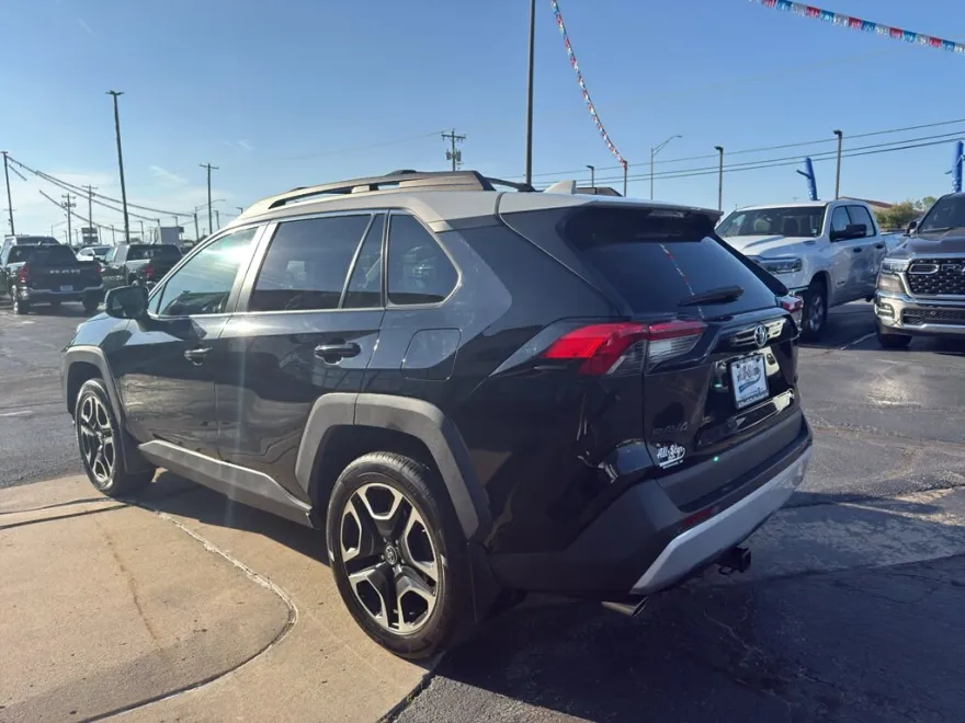 2019 Toyota RAV4 Adventure photo 1