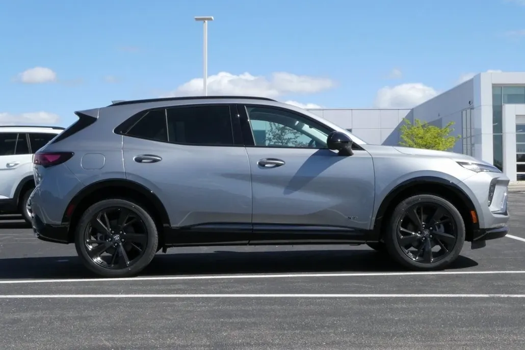 2025 Buick Envision Sport Touring photo 1