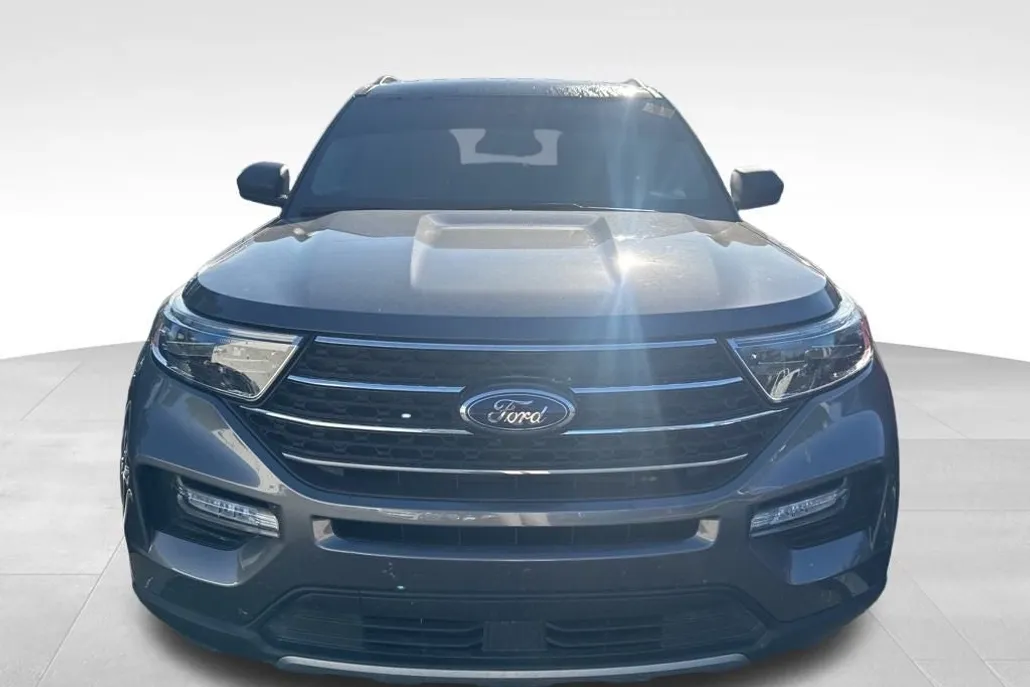 2021 Ford Explorer XLT photo 1