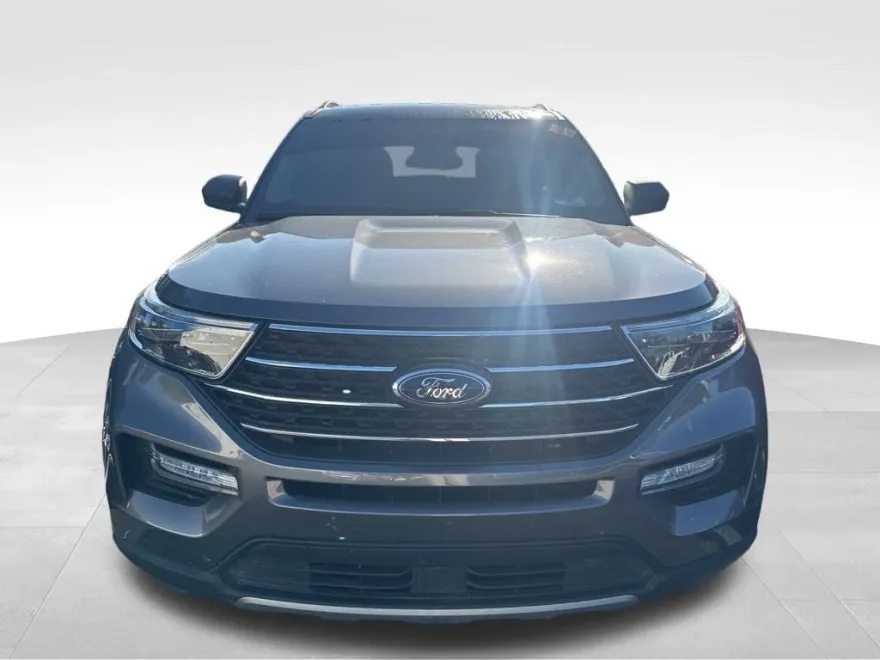 2021 Ford Explorer XLT photo 1