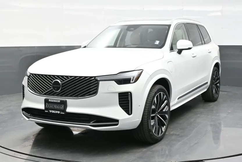 2025 Volvo XC90 T8 photo 1