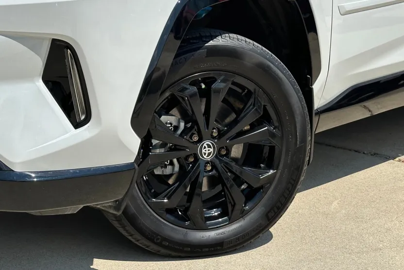 2024 Toyota RAV4 Hybrid XSE photo 1