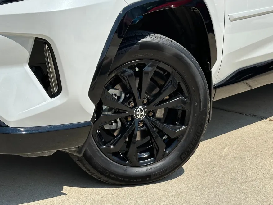 2024 Toyota RAV4 Hybrid XSE photo 1