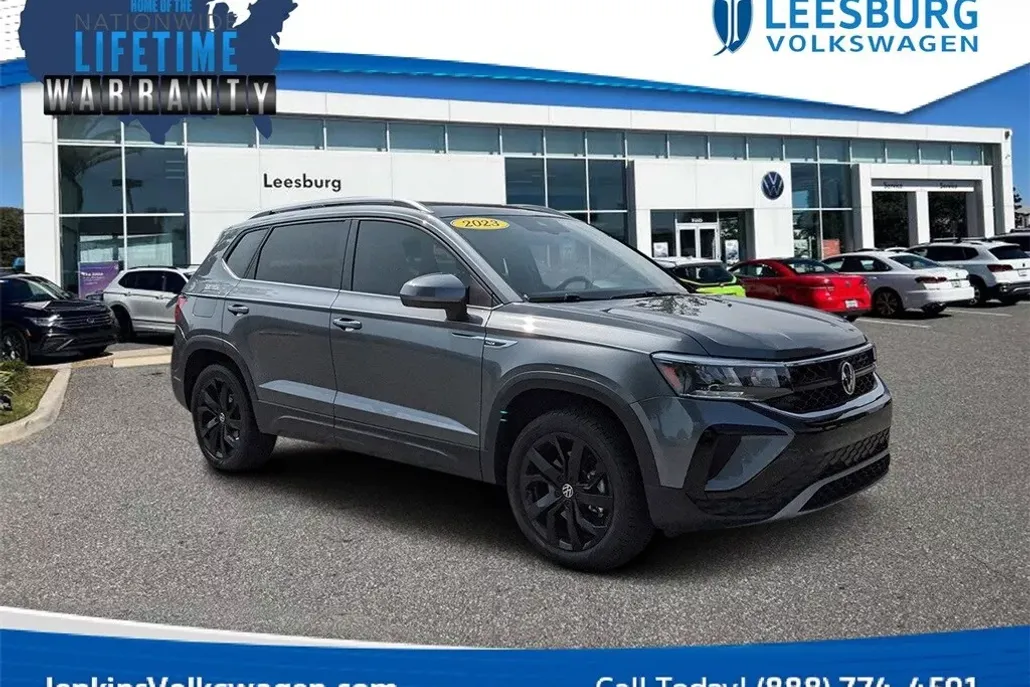2023 Volkswagen Taos SE photo 1