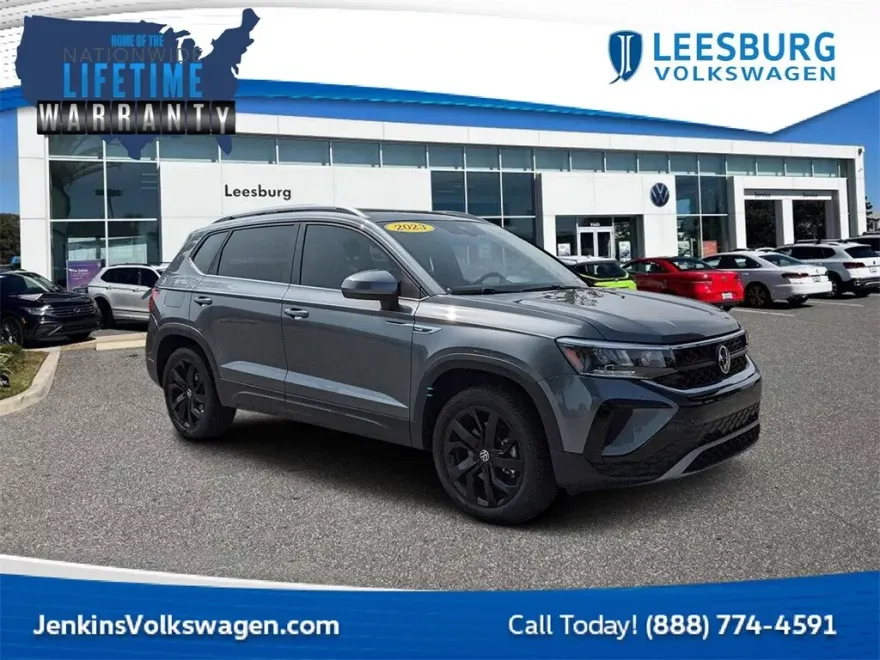 2023 Volkswagen Taos SE photo 1