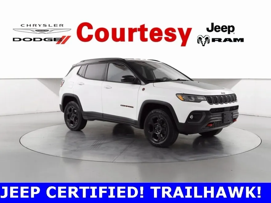 2023 Jeep Compass Trailhawk photo 1
