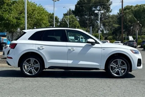 2025 Audi Q5 45 S line Premium photo 3