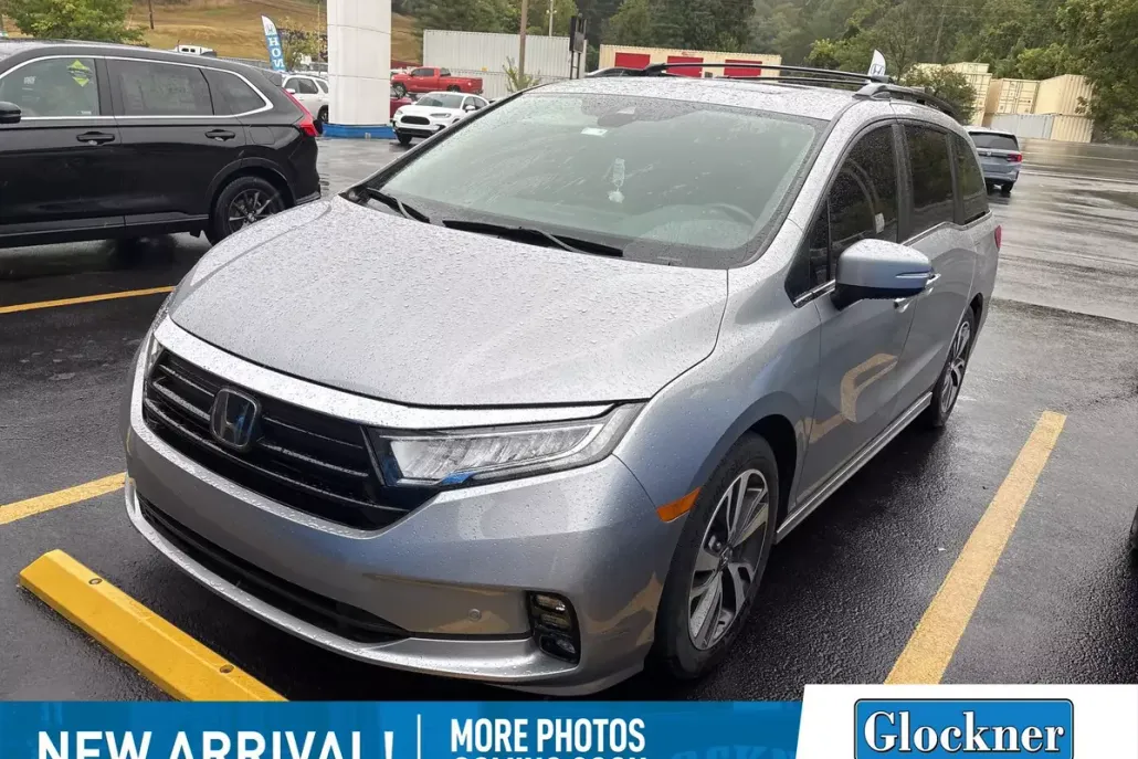 2024 Honda Odyssey Touring photo 1
