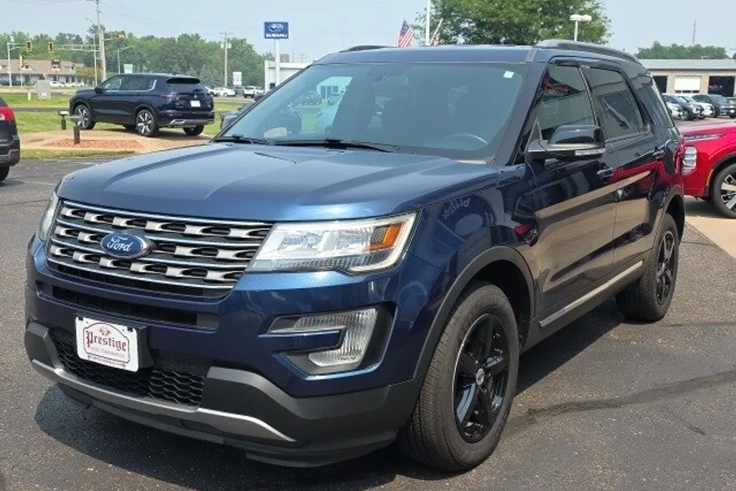 2017 Ford Explorer XLT photo 1