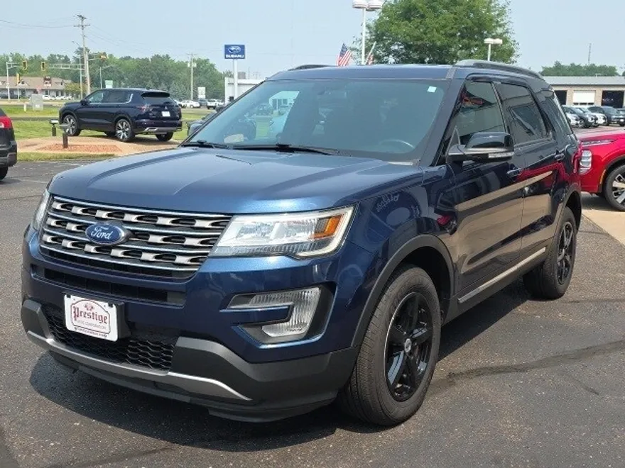 2017 Ford Explorer XLT photo 1