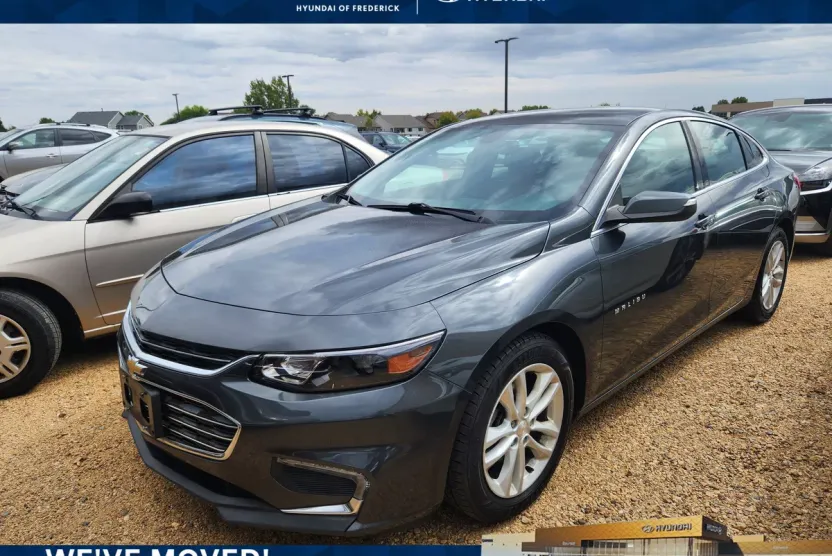 2017 Chevrolet Malibu 1LT photo 1