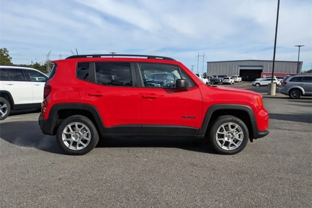 2022 Jeep Renegade Latitude photo 1