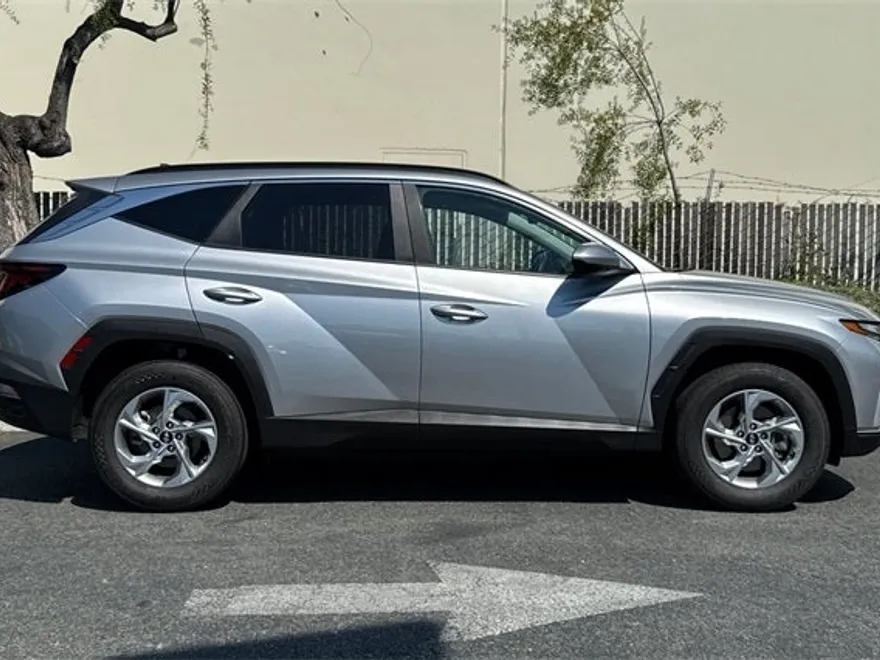 2024 Hyundai Tucson SEL photo 1