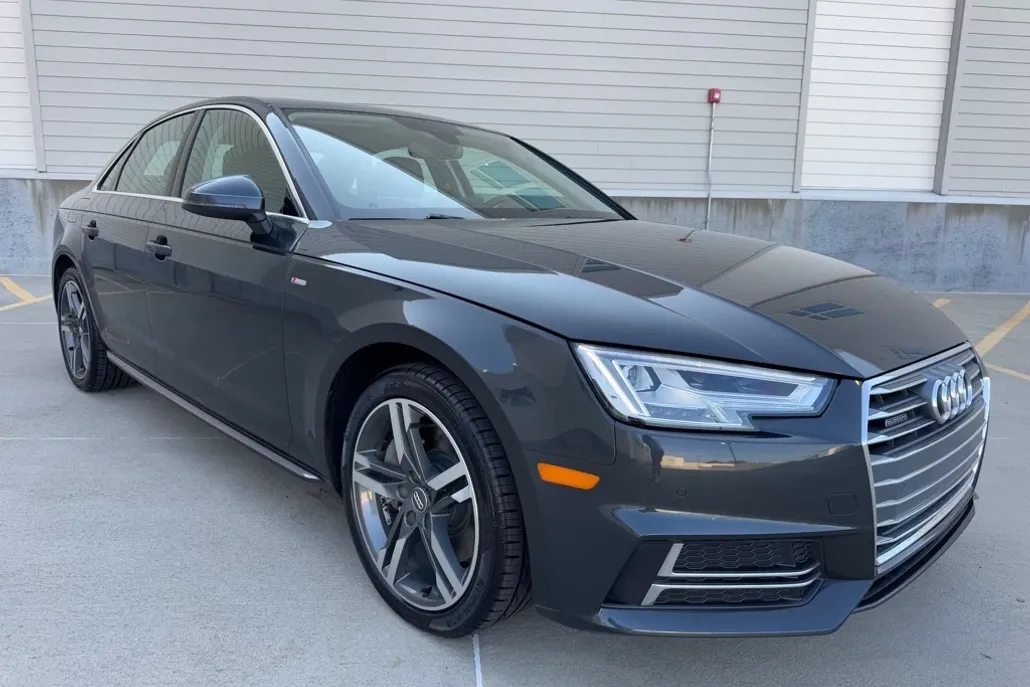 2017 Audi A4 2.0T Premium Plus Quattro photo 1