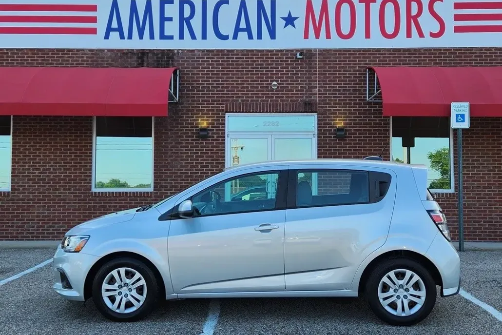 2020 Chevrolet Sonic LT photo 1