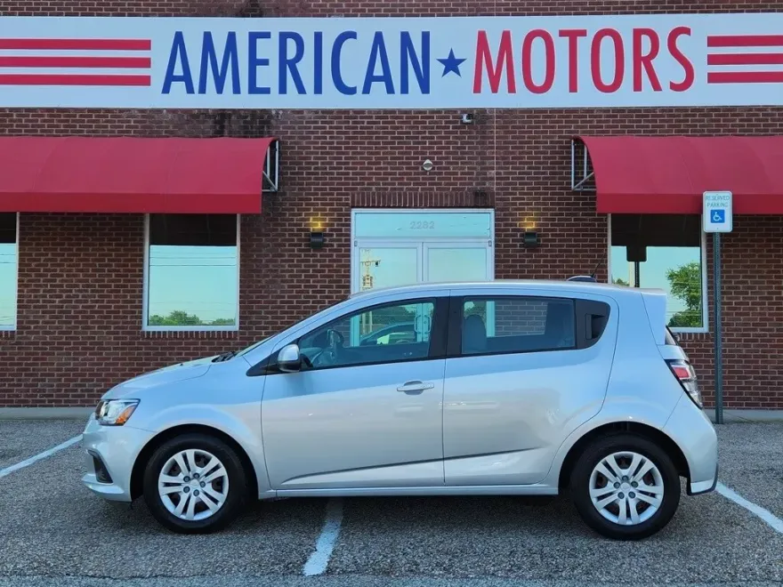 2020 Chevrolet Sonic LT photo 1