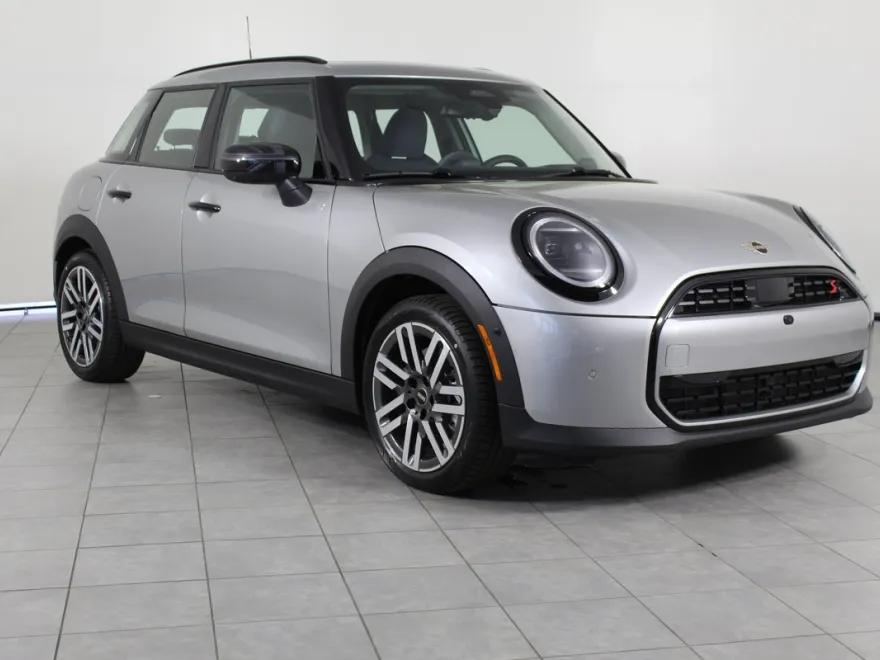 2025 Mini Cooper 4 Door Hardtop Iconic photo 1