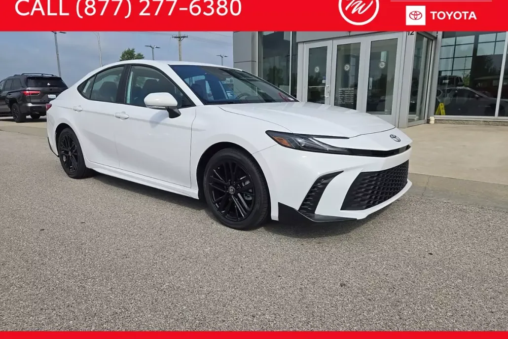 2025 Toyota Camry SE photo 1