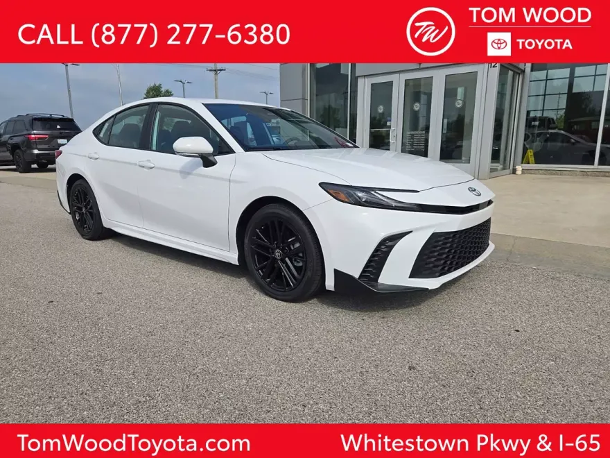 2025 Toyota Camry SE photo 1