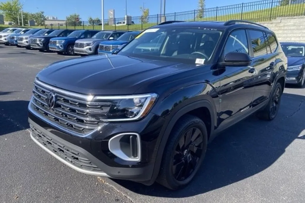 2024 Volkswagen Atlas SE Technology photo 1