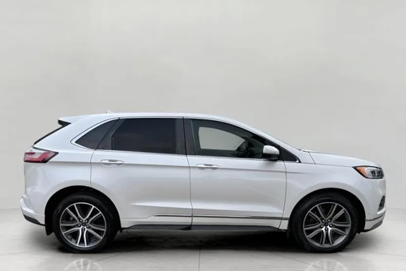 2019 Ford Edge Titanium photo 1