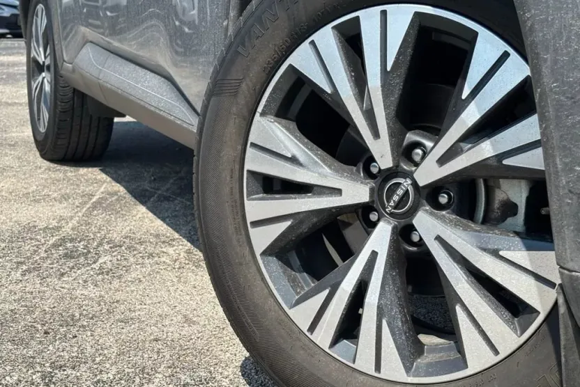 2023 Nissan Rogue SV photo 1