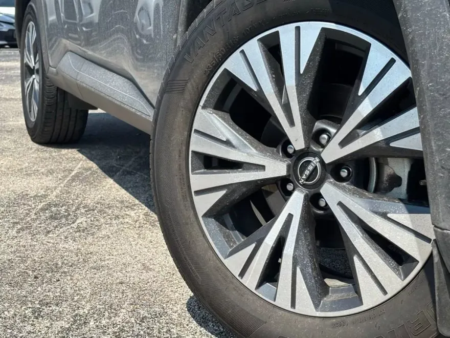 2023 Nissan Rogue SV photo 1