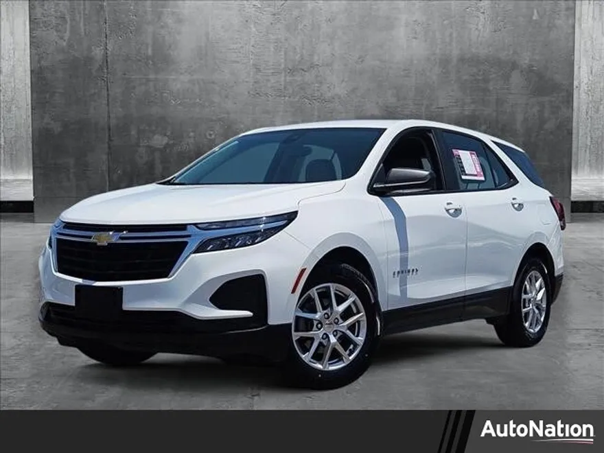 2023 Chevrolet Equinox LS photo 1