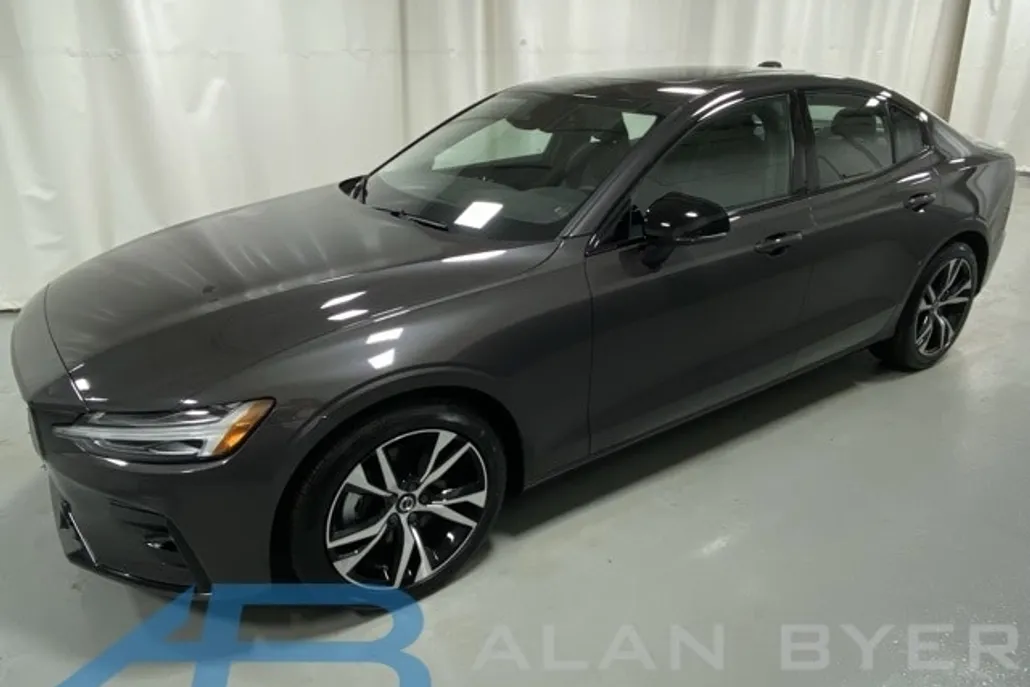 2025 Volvo S60 B5 Core photo 1