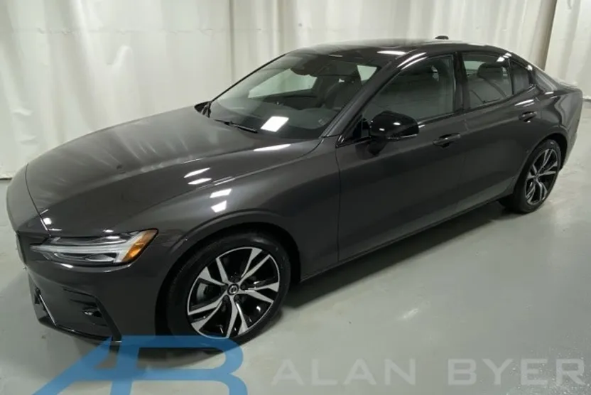2025 Volvo S60 B5 Core photo 1