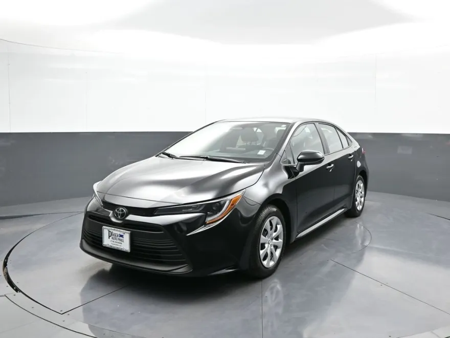 2025 Toyota Corolla LE photo 1