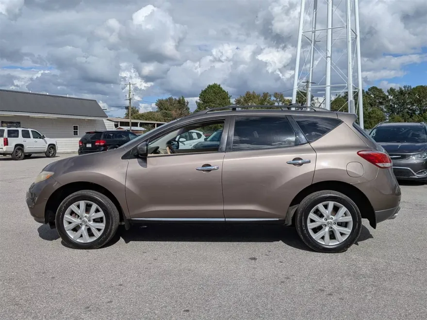 2011 Nissan Murano SV photo 1